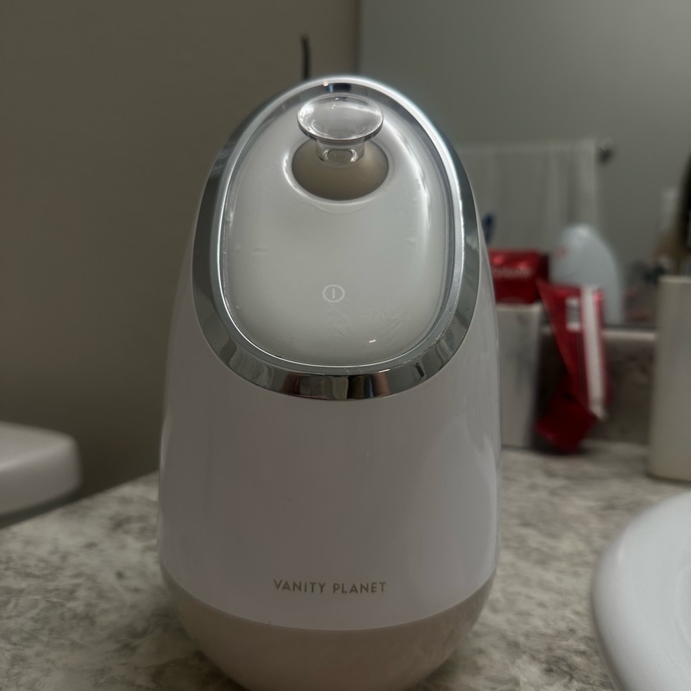 Vanity Planet Facial Steamer in White and Rose Gold